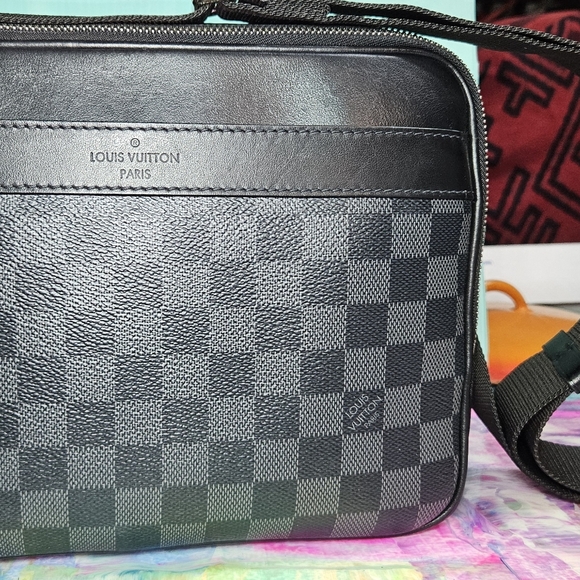 Louis Vuitton Damier Graphite Trocadero Messenger Bag - Picture 6 of 16